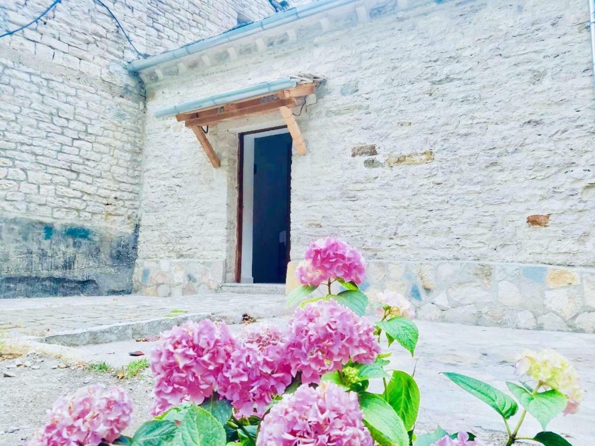 Отель Grey Stone Гирокастра Экстерьер фото